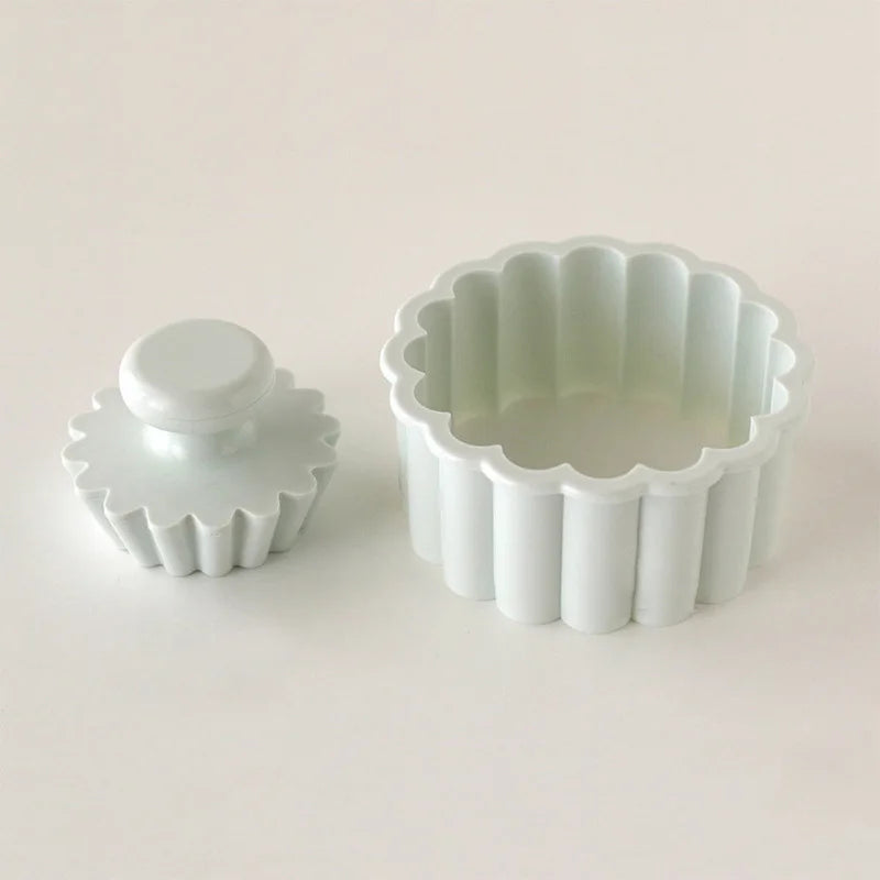 Carbon Steel Flower Lace Mini Cupcake Mold – Perfect for Elegant Flower-Shaped Cupcakes and Muffins